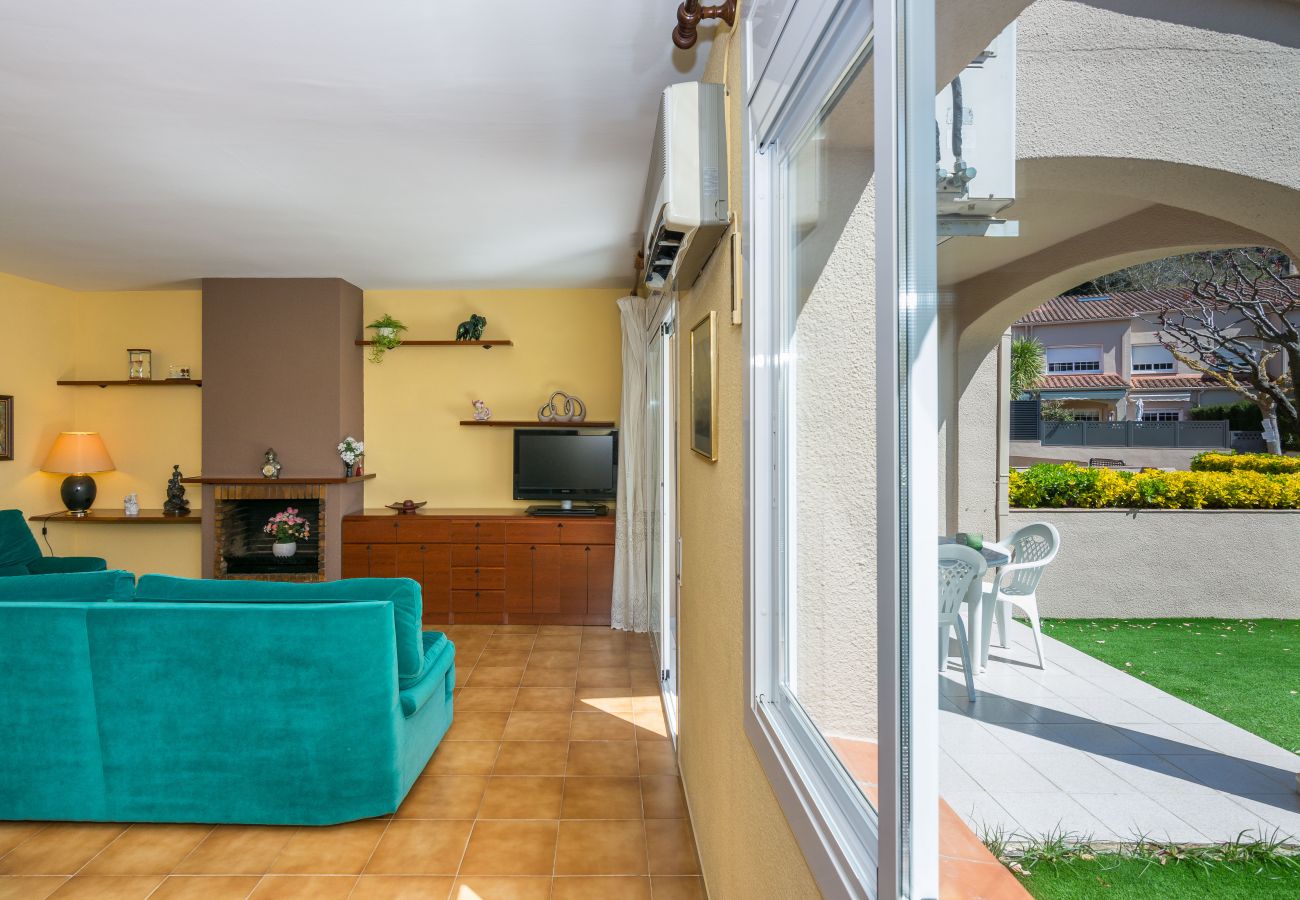 Casa adossada en Santa Susana - HomeHolidaysRentals Moonlight - Costa Barcelona