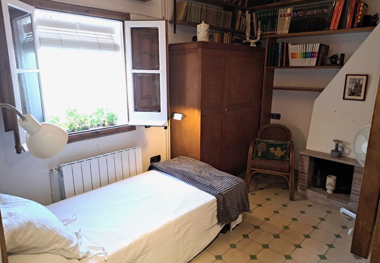 Casa adossada en Sant Pol de Mar - HomeHolidaysRentals Suria - Costa Barcelona